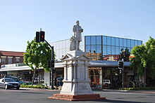 WarwickByrnesStatue.JPG