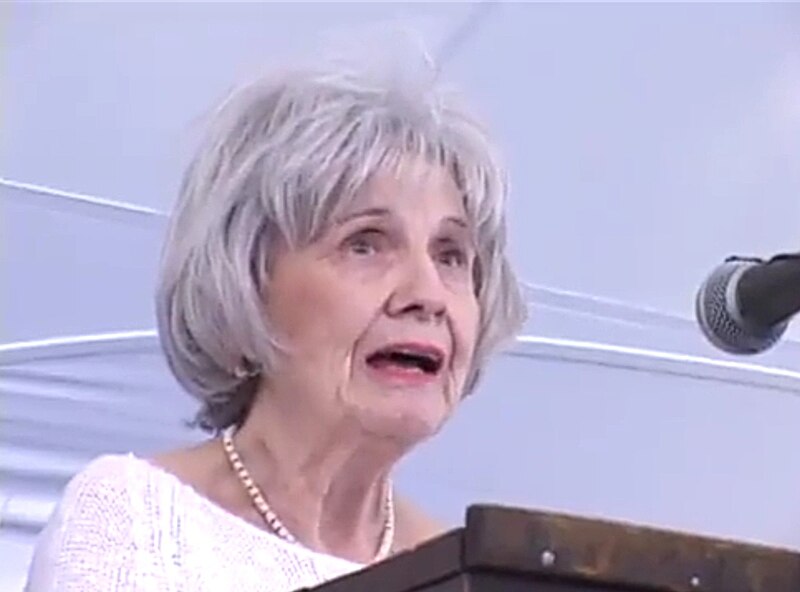 Файл:Alice Munro 2006.jpg