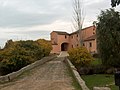 Acceso al Museo Vostell Malpartida.