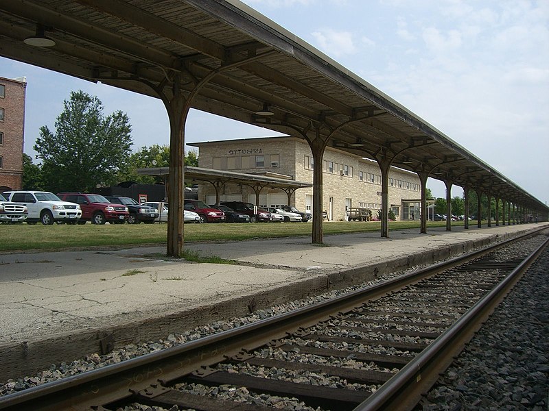 File:OttumwaStationLongView.jpg