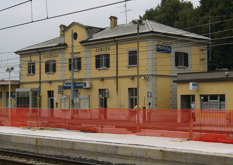 Файл:Stazione di Pioltello latobinari.JPG