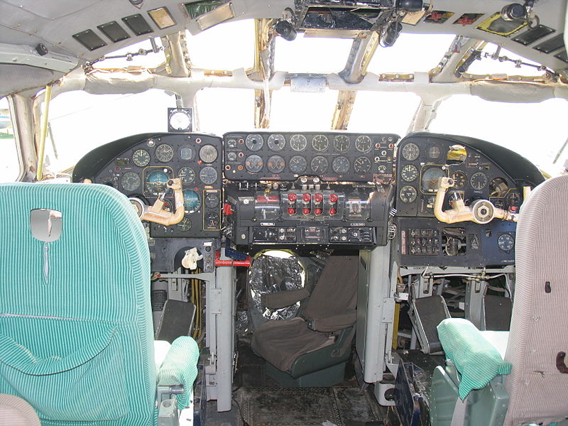 Файл:Tupolev Tu-114 Cockpit.jpg