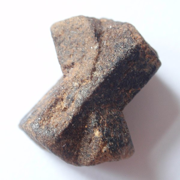 File:Twin of Staurolite (cropped).JPG