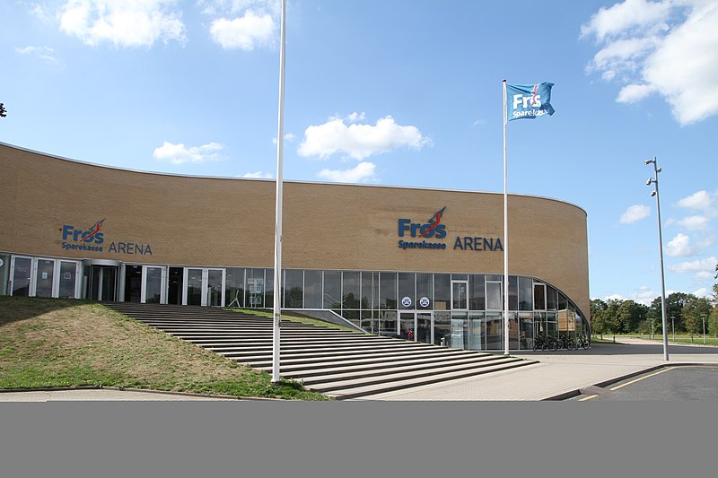 File:Frøs Arena.jpg