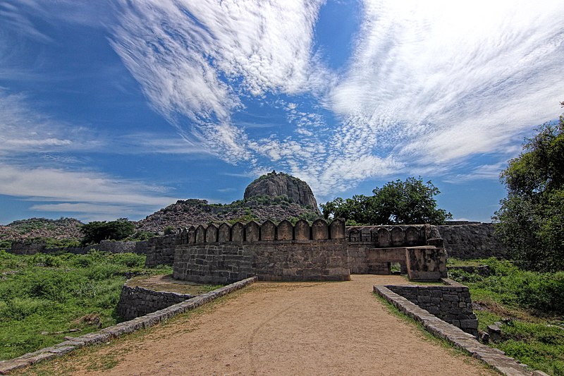 File:Gingee fort entrance.jpg