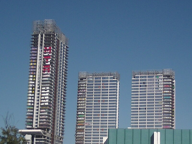 File:Oceanwide Plaza-L.A. Graffiti Towers.jpg