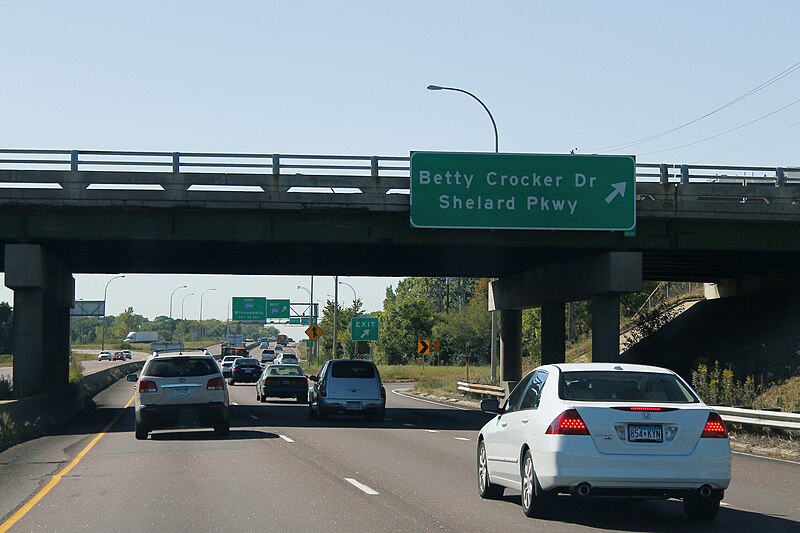 File:US169sRoadMN-BettyCrockerDrive (29217483054).jpg