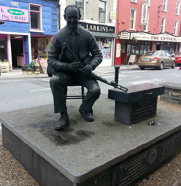 File:Willie clancy statue.jpg