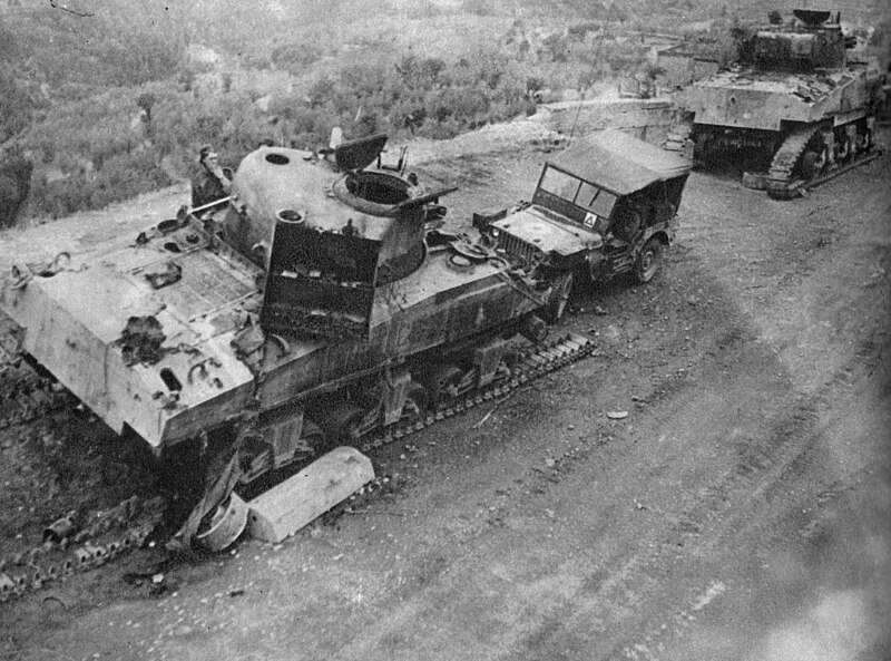 Archivo:6SADiv Tanks disabled Perugia.jpg