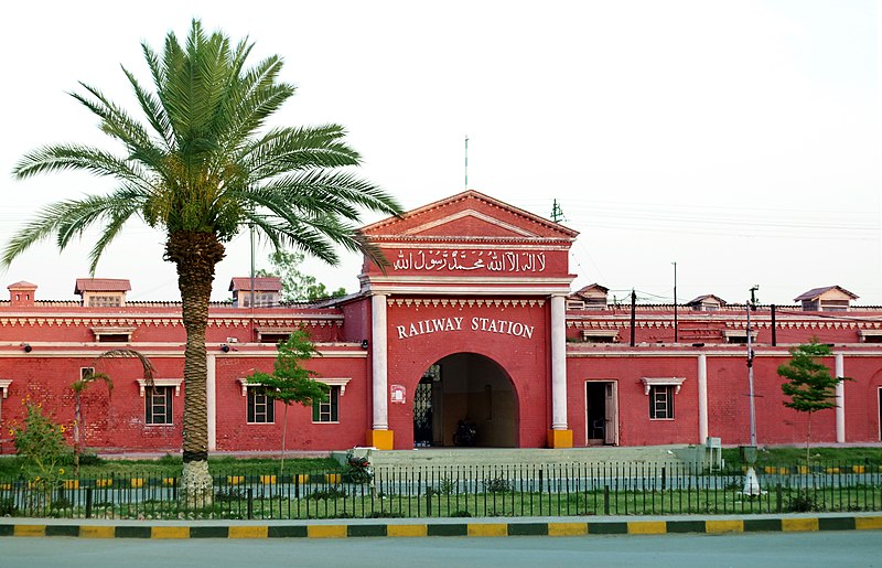 File:Faisalabad Railway Station (Lyallpur).jpg