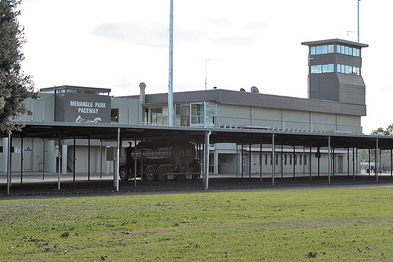 File:Menangle Park Paceway Pavilion.jpg