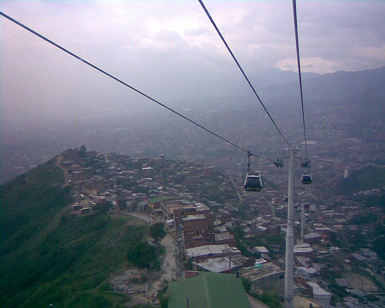 Файл:Metrocable Medellín.jpg