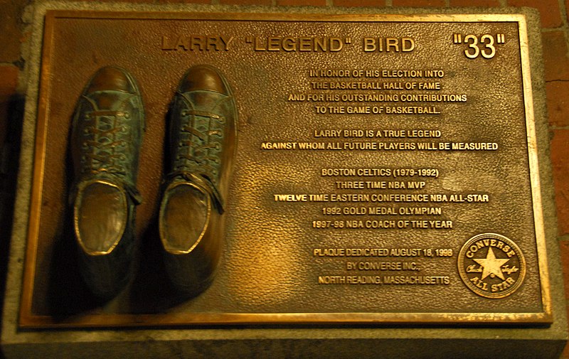 Файл:Monumento larry bird.jpg