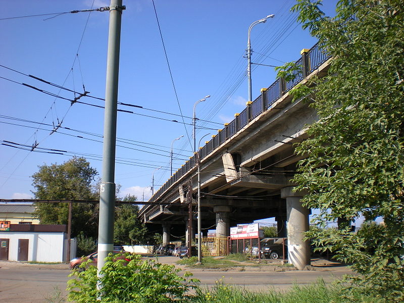 Файл:Overpass of Novoazhimova street.JPG