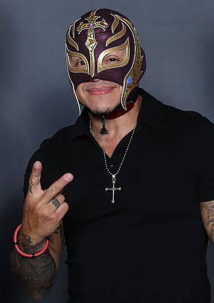 File:Rey Mysterio (29081123617).jpg