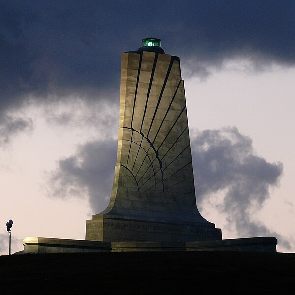 Файл:Wright Brothers Memorial-27527-1.JPG