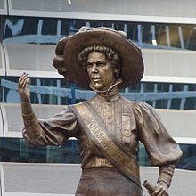 Alice Hawkins statue Leicester.jpg