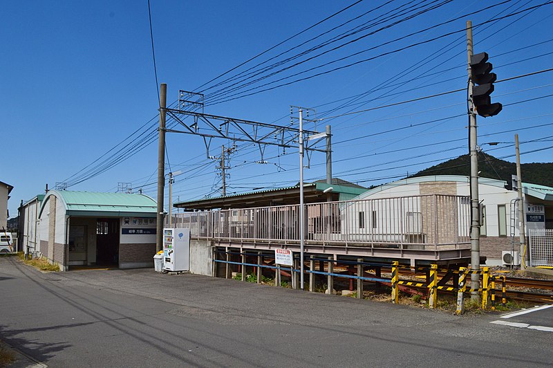 File:Haba Station (Gifu), ekisha.jpg