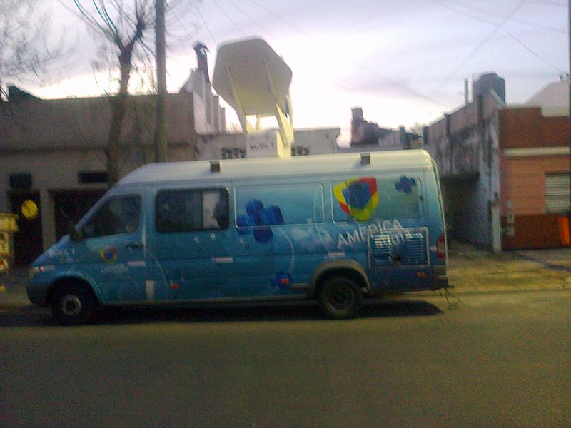 File:Móvil América TV.jpg