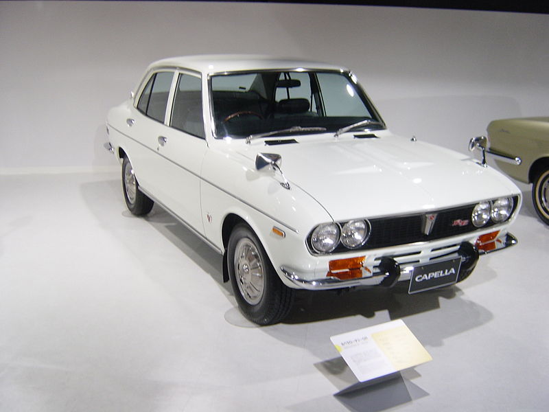 Archivo:Mazda-capella-1st-generation01.jpg