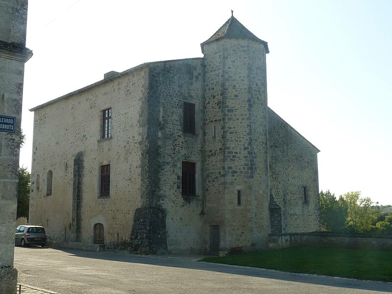 Файл:Montbron castle3.JPG