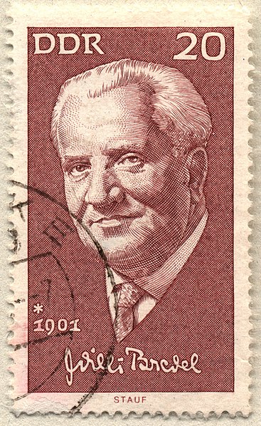 File:Stamp Willi Bredel.jpg