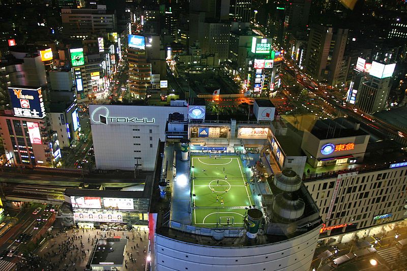 Файл:Tokyo rooftop football.jpg