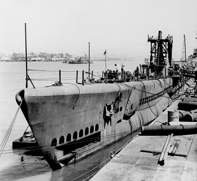 Archivo:USS Spot SS-413 July1944.jpg