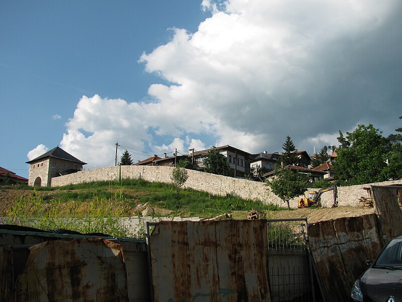 Файл:Vratnik walls, Sarajevo.JPG