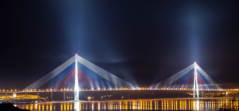 Файл:"Russian bridge" in Vladivostok.jpg