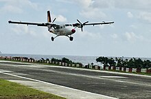 德安航空班機降落蘭嶼機場-左側進場.jpg