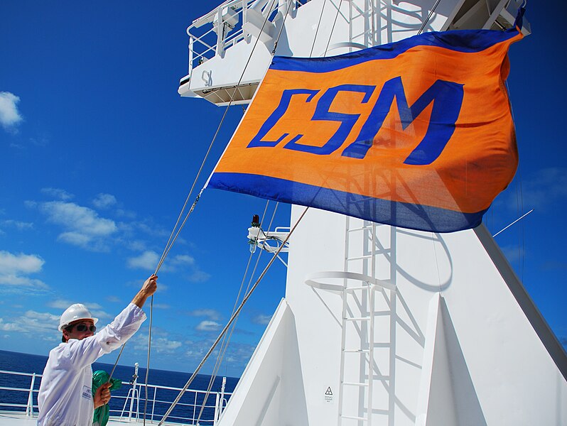 File:Columbia Shipmanagement's flag.jpg