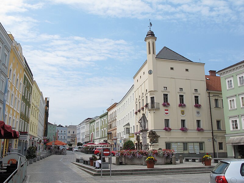 Archivo:Hauptplatz ried im innkreis.JPG