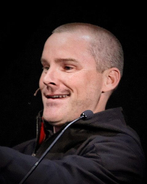 Archivo:Roger Craig Smith.jpg