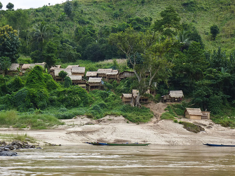 Файл:Sainyabuli Mekong2 tango7174.jpg