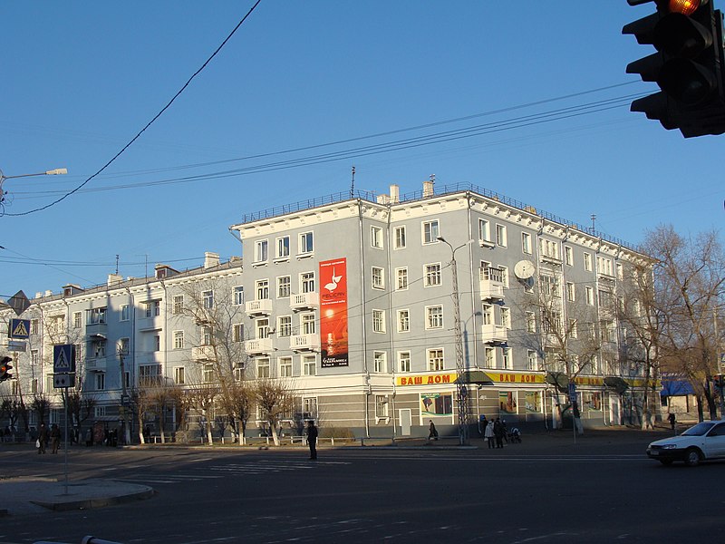 File:Street Komsomoks on Amur1.JPG