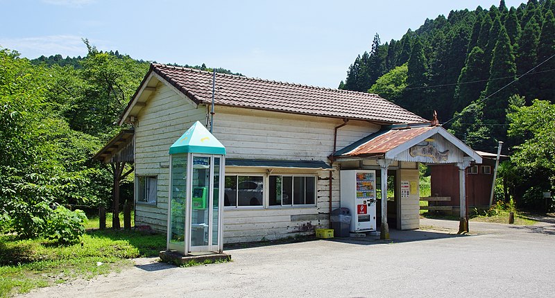 File:Tsukizaki Station 20150720.JPG