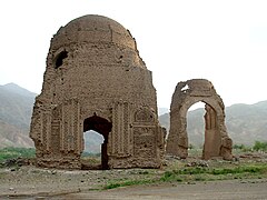 Los dos mausoleos de Chisht (el occidental fue construido en 1167)