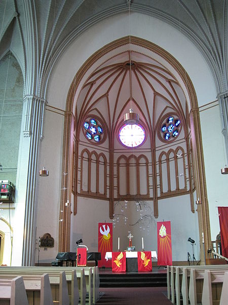 File:Lutherkirche Altar.jpg