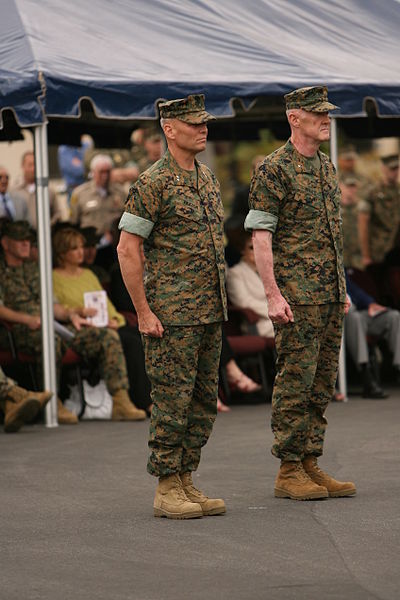 File:1stMarineDivision ChangeofCommand May2007.JPG