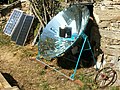 Solar cooker with parabolic reflector