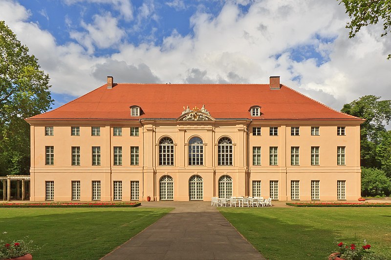 Файл:Berlin Schloss Schoenhausen 06-2014.jpg