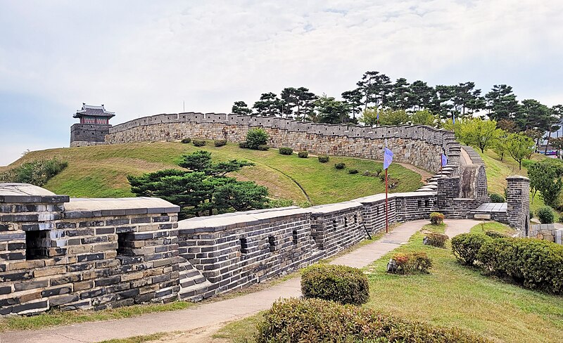 File:Hwaseong Fortress 01.jpg