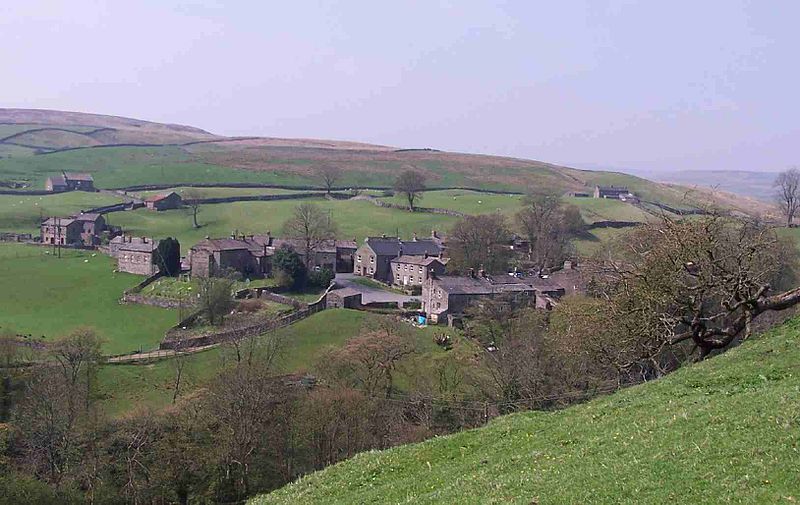 File:Keld from Pennine Way.jpg