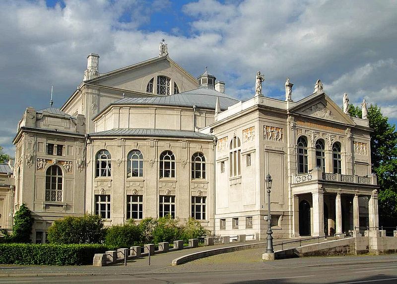 File:Muenchen Prinzregententheater-1.JPG