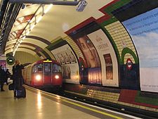 Piccadilly Circus tube station, Piccadilly Line