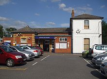 Theydon Bois stn building.JPG