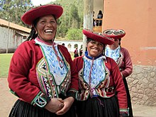 Women at Umasbamba (7914099820).jpg