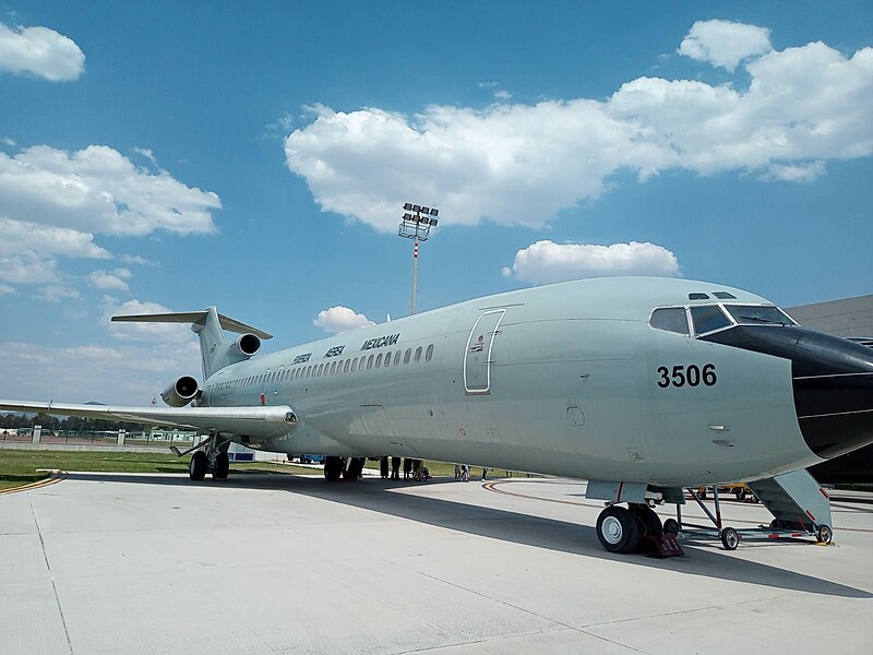 Archivo:Boeing 727-264 FAM.jpg