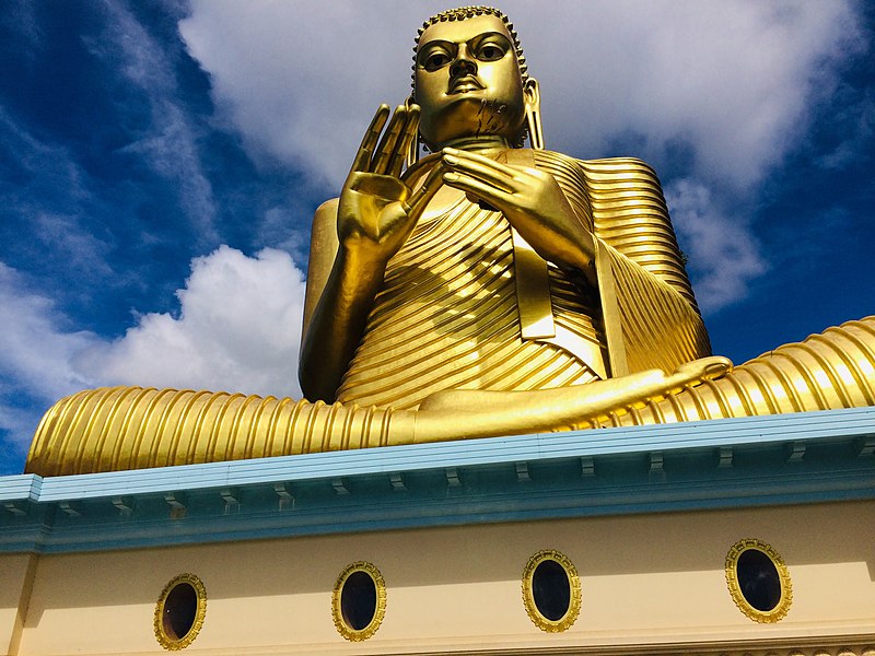 File:Dambulla Cave Temple01.jpg